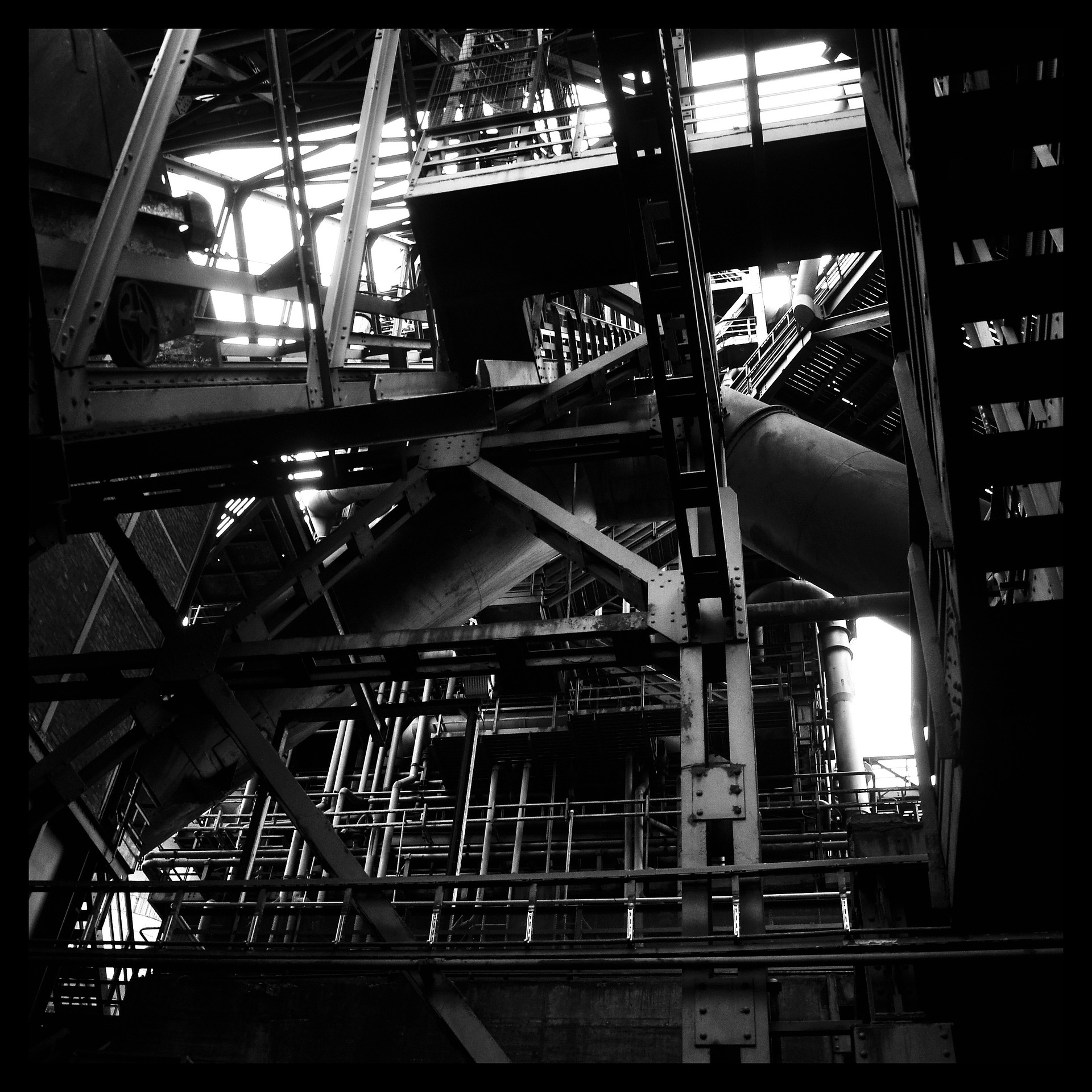 tube-63661_1920